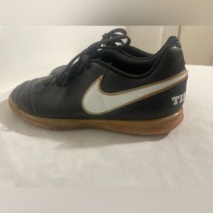 Youth Nike Tiempo